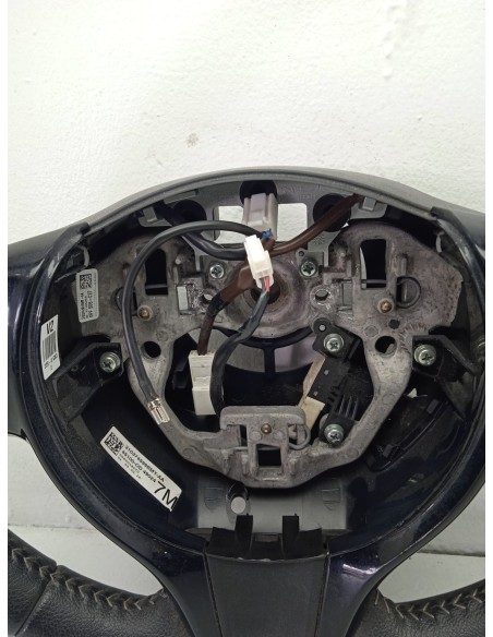 Recambio de volante para toyota yaris hybrid active referencia OEM IAM 45100OD49024  