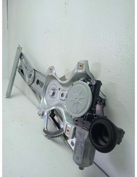 Recambio de elevalunas delantero derecho para toyota yaris hybrid active referencia OEM IAM 857100D100  