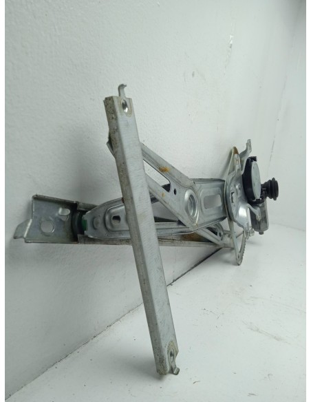 Recambio de elevalunas delantero derecho para toyota yaris hybrid active referencia OEM IAM 857100D100  