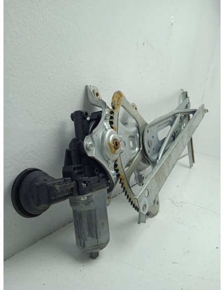 Recambio de elevalunas delantero derecho para toyota yaris hybrid active referencia OEM IAM 857100D100  