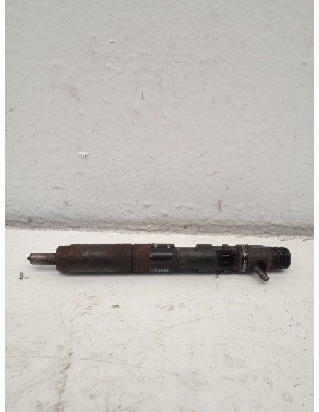 Recambio de inyector para dacia sandero laureate referencia OEM IAM 28232251  