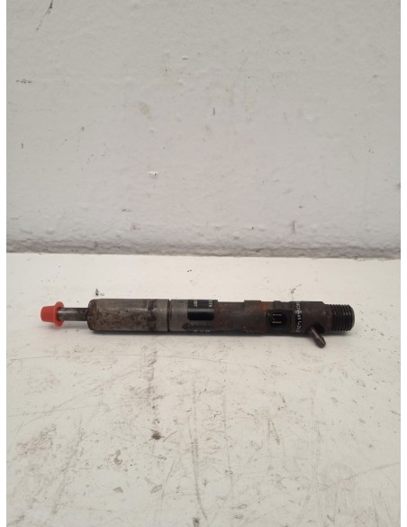Recambio de inyector para dacia sandero laureate referencia OEM IAM 28232251  