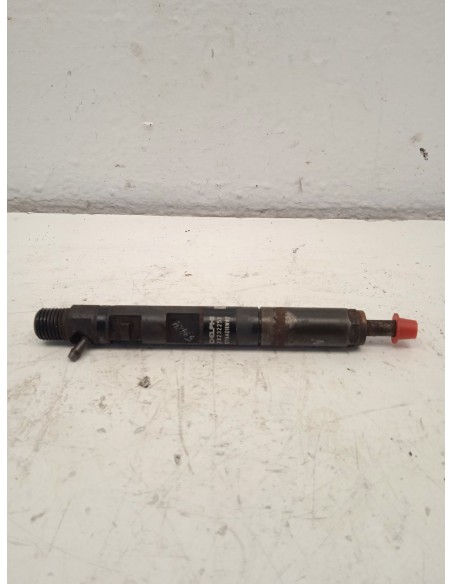 Recambio de inyector para dacia sandero laureate referencia OEM IAM 28232251  