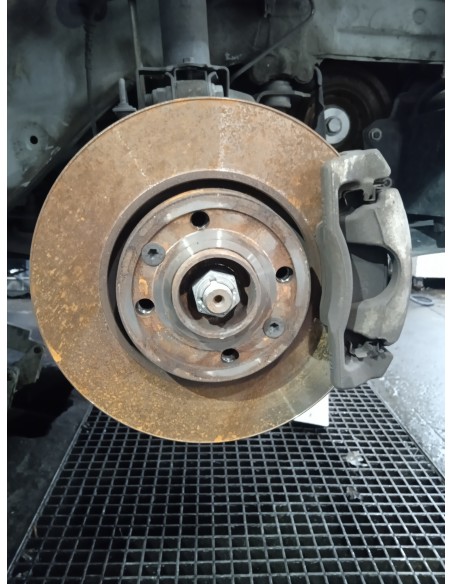 Recambio de mangueta delantera derecha para renault clio grandtour exception referencia OEM IAM 8200345945  