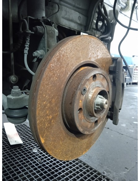 Recambio de mangueta delantera derecha para renault clio grandtour exception referencia OEM IAM 8200345945  