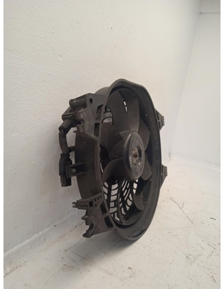 Recambio de electroventilador para kia sorento 2.5 crdi ex referencia OEM IAM 977303E000  