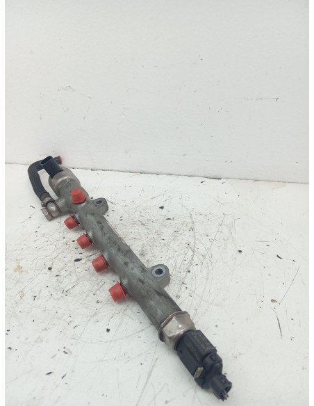 Recambio de rampa inyectora para jeep compass sport 4x2 referencia OEM IAM A6510700495  