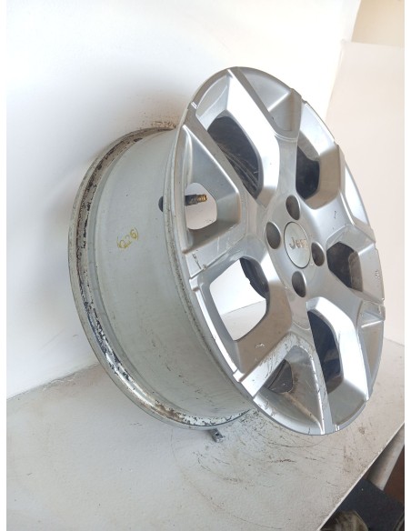 Recambio de llanta para jeep avenger (j2) electric referencia OEM IAM 52197382 PARA REPARAR 