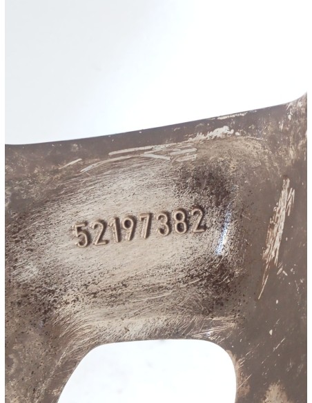 Recambio de llanta para jeep avenger (j2) electric referencia OEM IAM 52197382 PARA REPARAR 