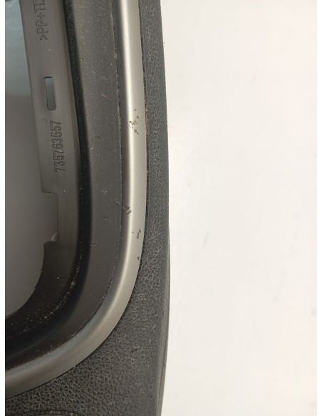 Recambio de apoyabrazos central para jeep avenger (j2) electric referencia OEM IAM 735763538  