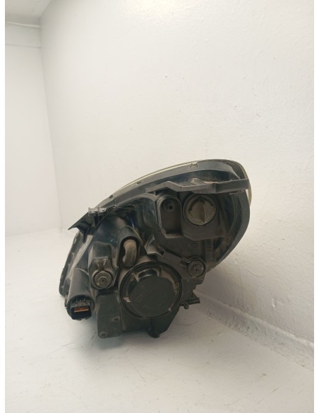 Recambio de faro derecho para hyundai i20 classic referencia OEM IAM 921021J010  