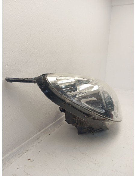 Recambio de faro derecho para hyundai i20 classic referencia OEM IAM 921021J010  