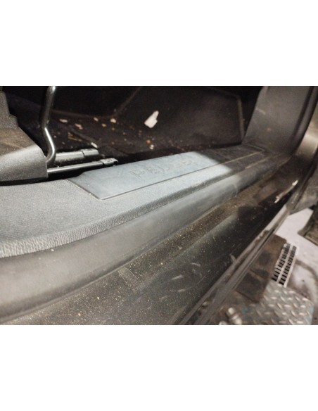 Recambio de gomas contorno puerta para peugeot 3008 allure referencia OEM IAM 9811538180 D.D 