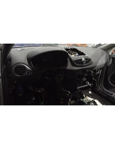 Recambio de salpicadero para renault clio grandtour exception referencia OEM IAM 681003257R  