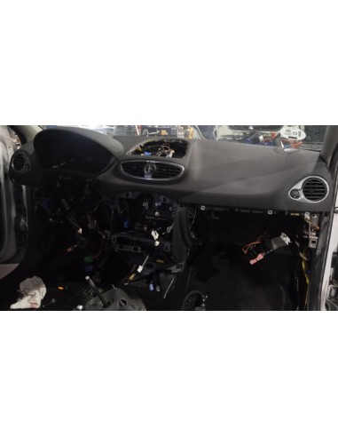 Recambio de salpicadero para renault clio grandtour exception referencia OEM IAM 681003257R  