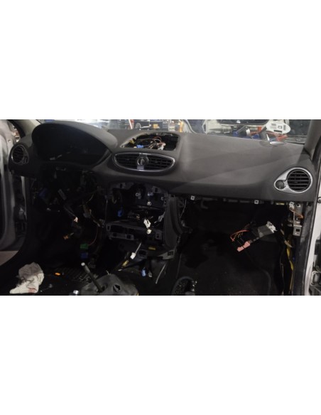 Recambio de salpicadero para renault clio grandtour exception referencia OEM IAM 681003257R  