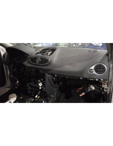 Recambio de salpicadero para renault clio grandtour exception referencia OEM IAM 681003257R  