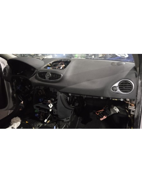 Recambio de salpicadero para renault clio grandtour exception referencia OEM IAM 681003257R  
