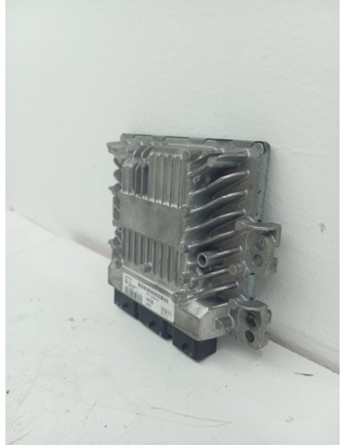 Recambio de centralita motor uce para ford kuga i 2.0 tdci referencia OEM IAM 8V4112A650CB  