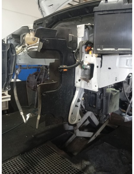 Recambio de plastico para citroën c3 1.0 vti referencia OEM IAM 7104LV DEL IZQ 