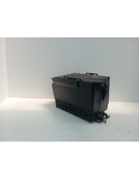 Recambio de plastico para citroën c3 1.0 vti referencia OEM IAM 658801 SOPORTE BATERIA 