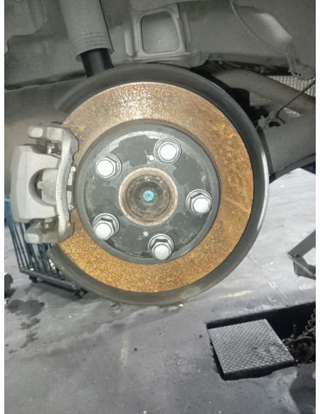 Recambio de mangueta trasera derecha para toyota auris hybrid active referencia OEM IAM 4245002250  