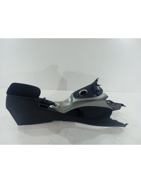 Recambio de apoyabrazos central para toyota auris hybrid active referencia OEM IAM 5891002260B1  