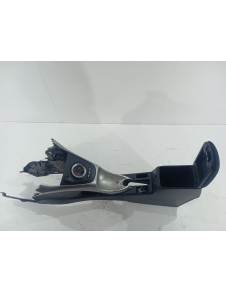 Recambio de apoyabrazos central para toyota auris hybrid active referencia OEM IAM 5891002260B1  