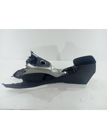 Recambio de apoyabrazos central para toyota auris hybrid active referencia OEM IAM 5891002260B1  