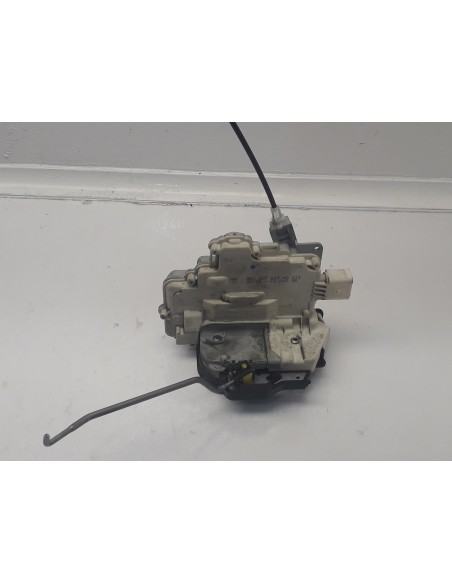Recambio de cerradura puerta del. derecha para audi a4 berlina (8e) 2.0 tdi referencia OEM IAM   