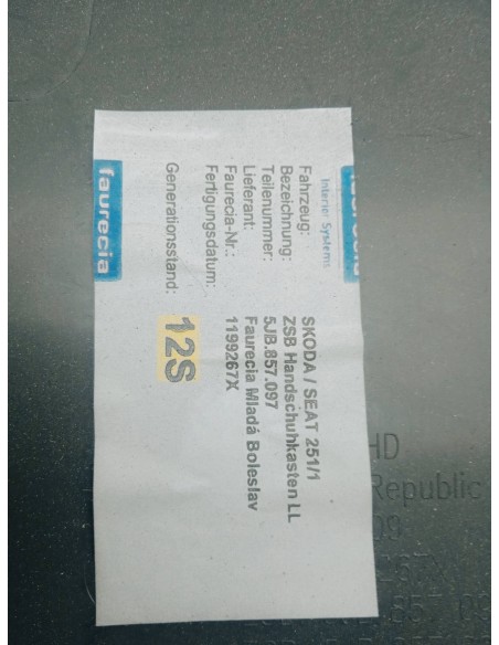 Recambio de guantera para skoda rapid active referencia OEM IAM 5JB857097D  