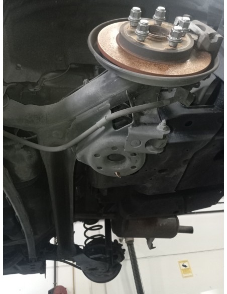Recambio de puente trasero para toyota auris hybrid active referencia OEM IAM 4210102260  