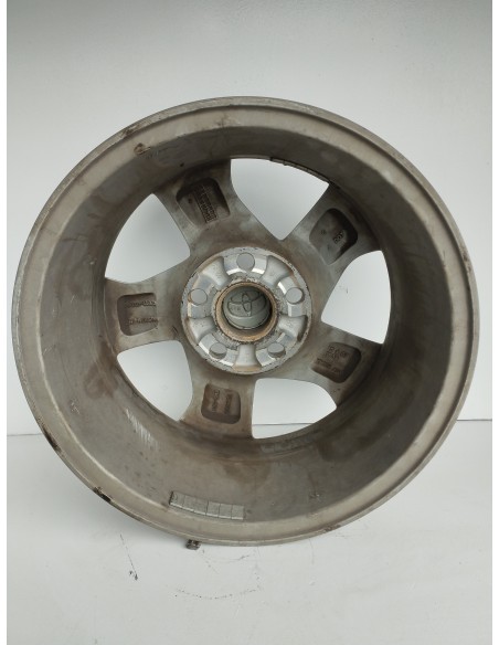 Recambio de llanta para toyota auris hybrid active referencia OEM IAM 4261102D80  