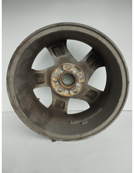 Recambio de llanta para toyota auris hybrid active referencia OEM IAM 4261102D80  