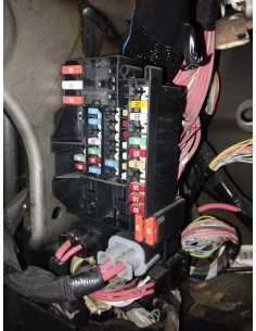 Recambio de caja reles / fusibles para renault scenic iii dynamique referencia OEM IAM 18013301D   2