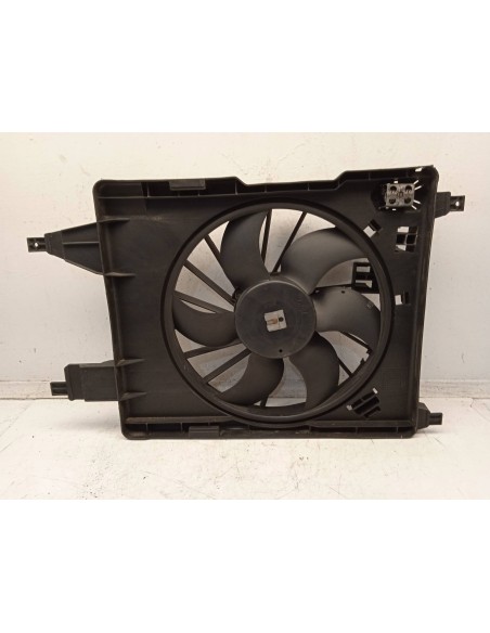 Recambio de electroventilador para renault scenic ii 2.0 referencia OEM IAM 8200151465A  