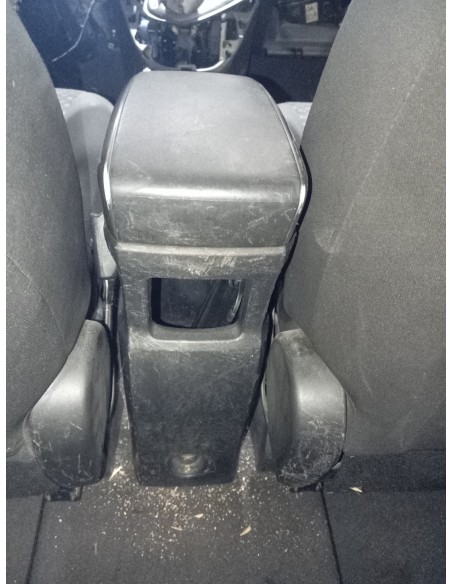 Recambio de apoyabrazos central para toyota verso comfort referencia OEM IAM   