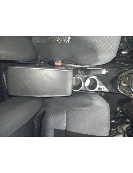 Recambio de apoyabrazos central para toyota verso comfort referencia OEM IAM   