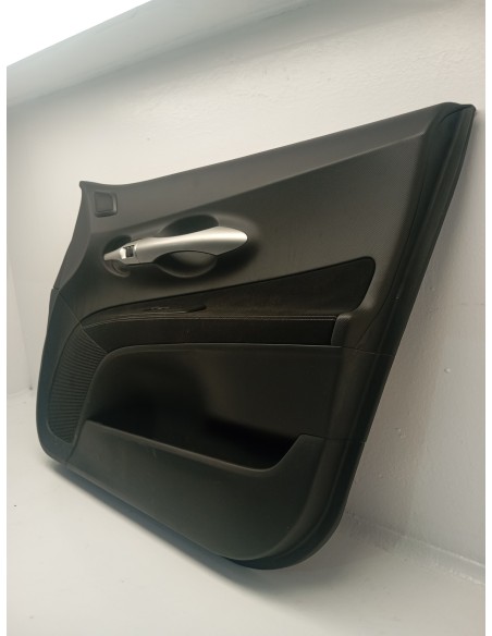 Recambio de guarnecido puerta delantera derecha para toyota auris hybrid active referencia OEM IAM 6761002F00B0  
