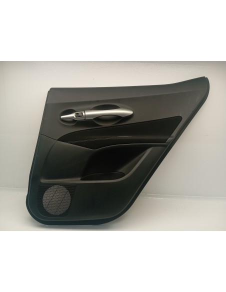 Recambio de guarnecido puerta trasera derecha para toyota auris hybrid active referencia OEM IAM 6763002F00B0  