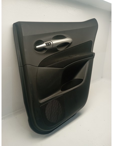 Recambio de guarnecido puerta trasera derecha para toyota auris hybrid active referencia OEM IAM 6763002F00B0  
