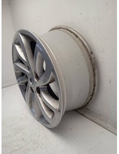 Recambio de llanta para renault clio v intens referencia OEM IAM 403004042R TAPA BUJES EN LA OFICINA DEL TALLER  2