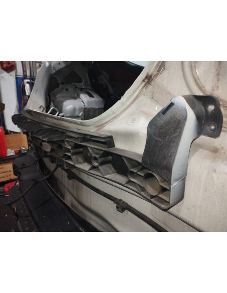 Recambio de plastico para alfa romeo mito (145) junior referencia OEM IAM 50513770  