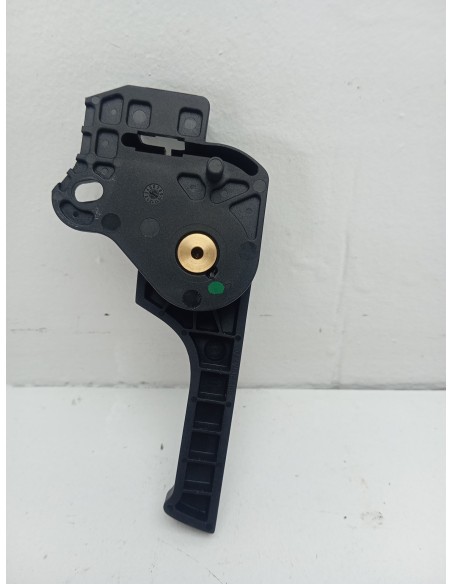 Recambio de plastico para land rover discovery sport se referencia OEM IAM 6H5216A770  