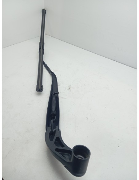 Recambio de brazo limpia delantero izquierdo para mazda 2 lim. () luxury referencia OEM IAM   