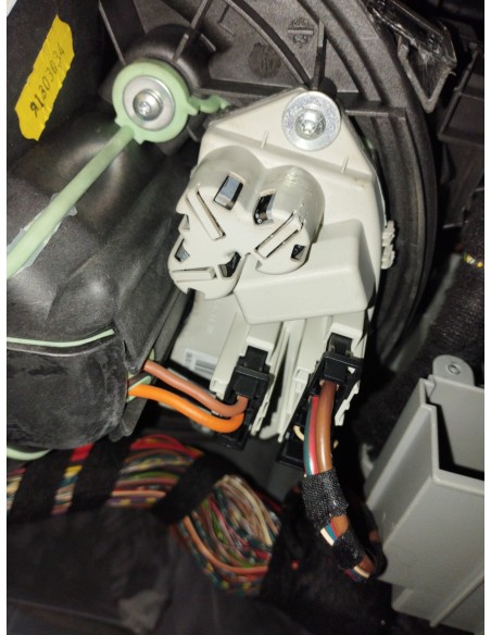Recambio de caja reles / fusibles para bmw serie 3 berlina (e90) 318d referencia OEM IAM   