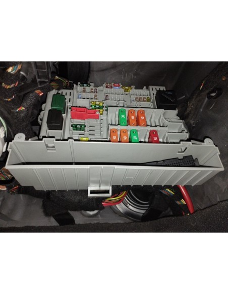 Recambio de caja reles / fusibles para bmw serie 3 berlina (e90) 318d referencia OEM IAM   