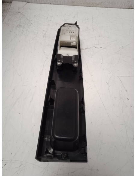 Recambio de mando elevalunas delantero izquierdo para toyota yaris referencia OEM IAM 742320D330  