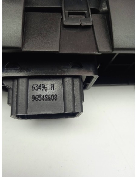Recambio de mando elevalunas delantero derecho para peugeot 207 1.4 referencia OEM IAM 96548608  