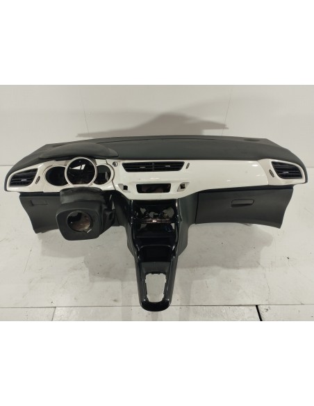 Recambio de salpicadero para citroën c3 1.4 hdi referencia OEM IAM   